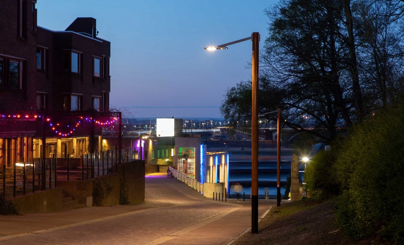 Hoogstraat Nijmegen Infinitum en Tablet